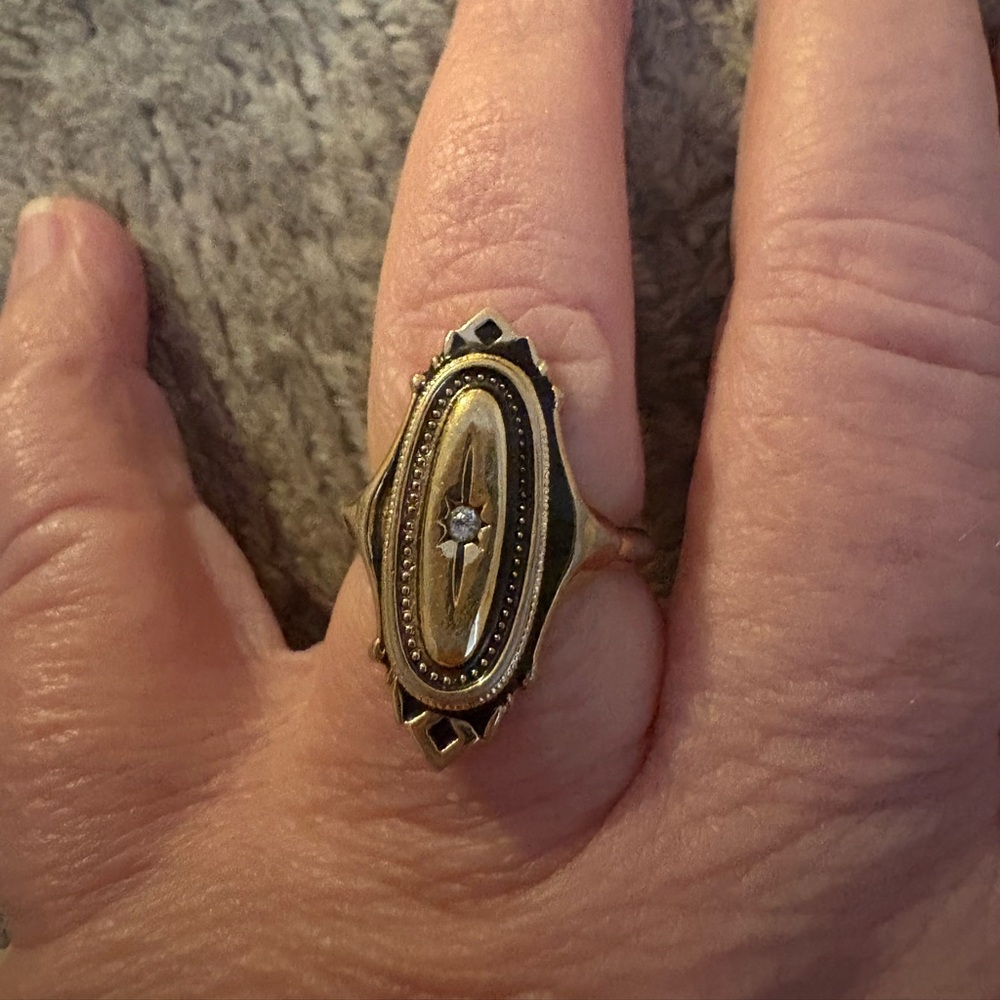 Avon Kingston ring size 7
